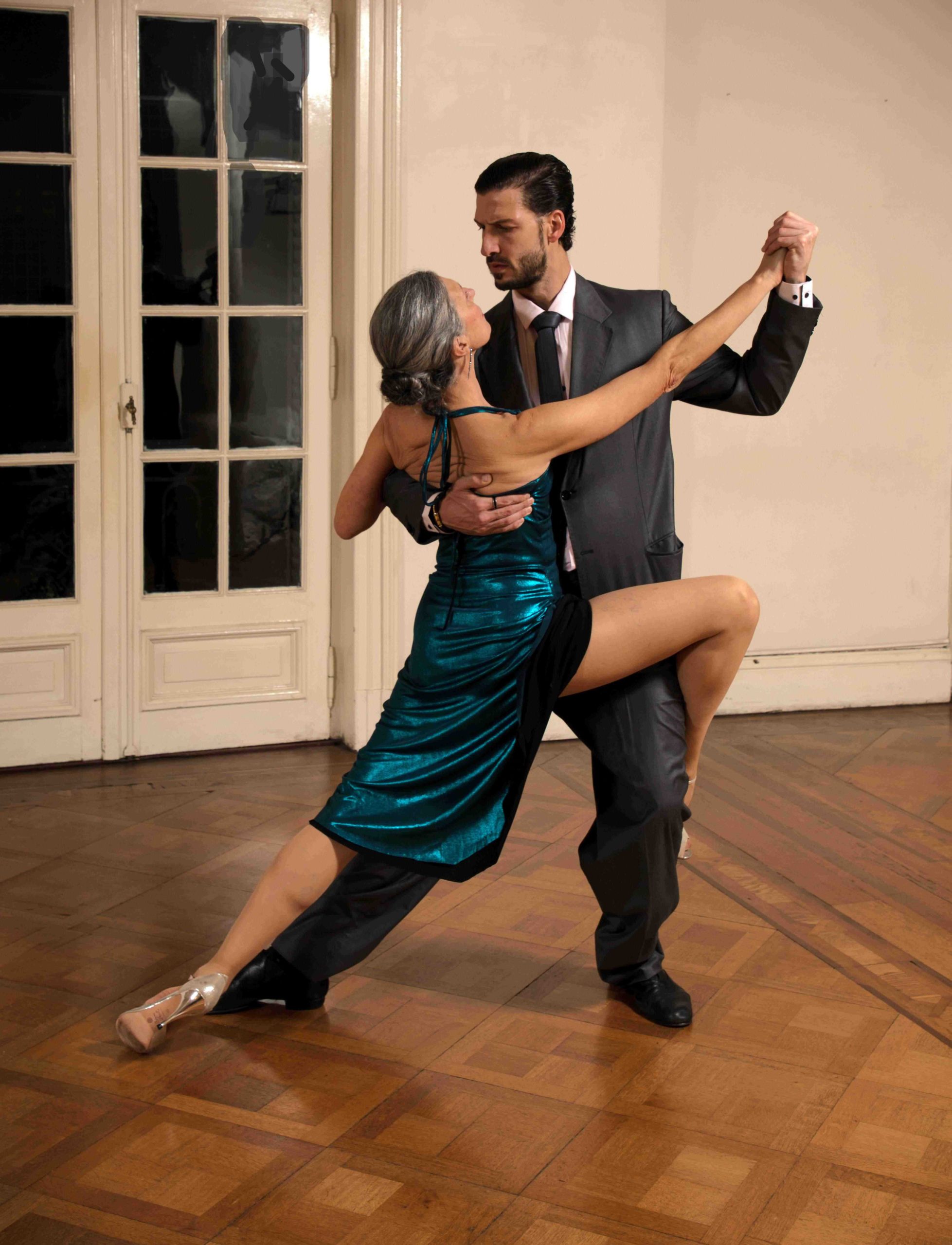 Claudia Bozzo y Julio Bassan Cursos Tango en La Escuela del Tango